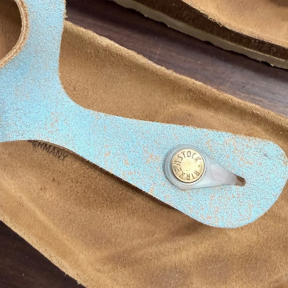 Birkenstock Gizeh Womens 39 US 8 Light Blue Metallic Crackle Leather Sandals - Picture 2 of 7